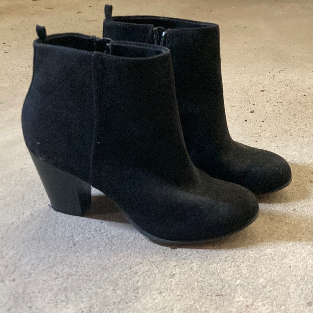 Black faux suede Gap booties